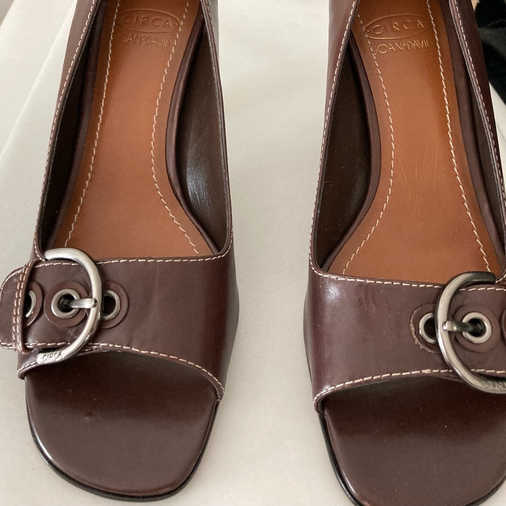 NIB Brown Leather Loafer with buckle, by Joan & David, Size 6m, 3 inch heel